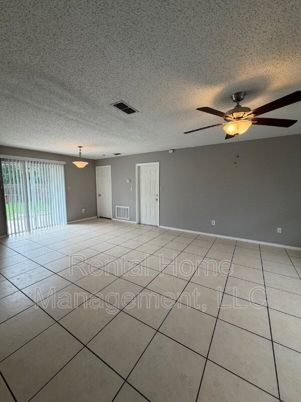 100 Sweet Gum Ct - Photo 2 of 10