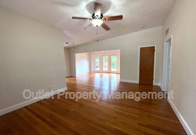 2517 E Marks St - Photo 2 of 13