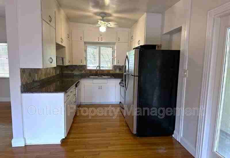 2517 E Marks St - Photo 5 of 13