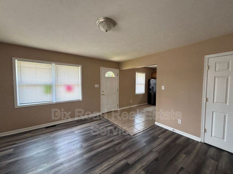 3 S Sutphin St - Photo 4 of 17