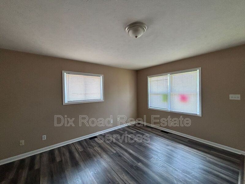 3 S Sutphin St - Photo 5 of 17
