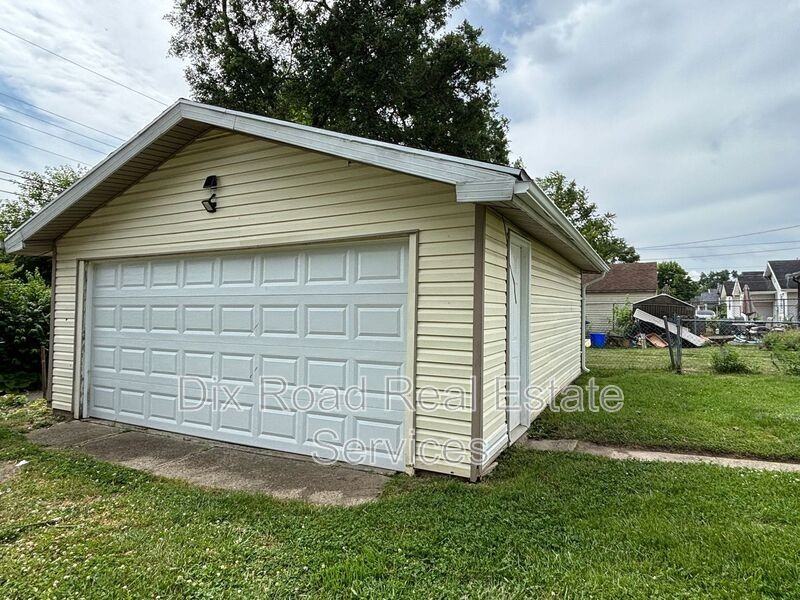 660 Gramont Ave - Photo 4 of 24