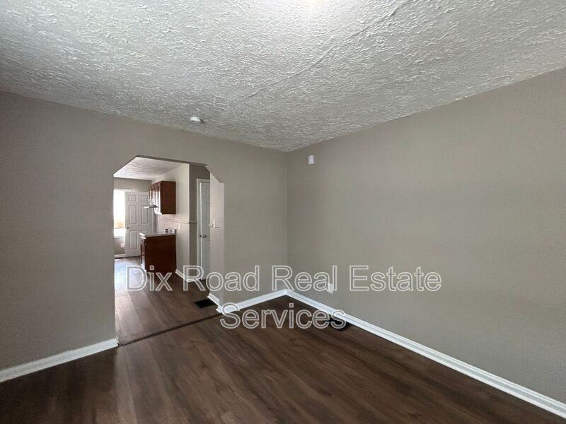 660 Gramont Ave - Photo 6 of 24