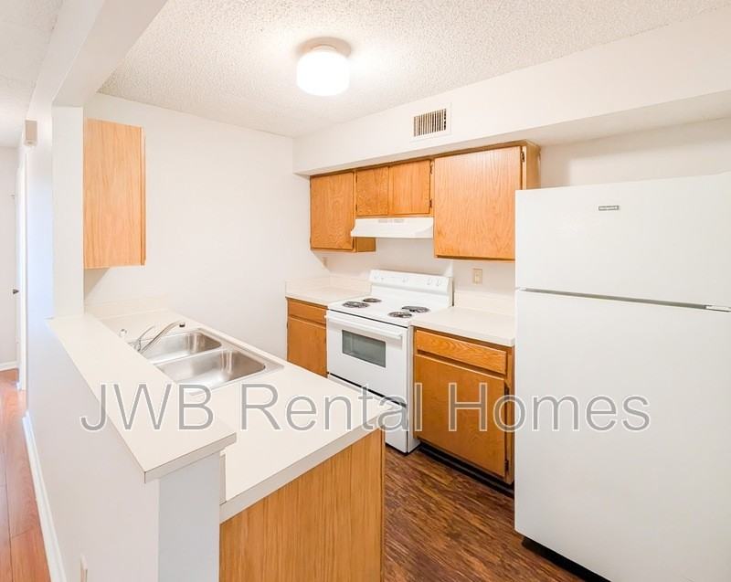 8271 Pineverde Ln - Photo 2 of 14