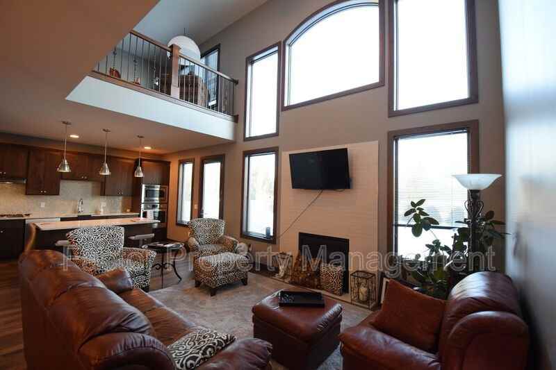 814 Pinnacle Path - Photo 2 of 18
