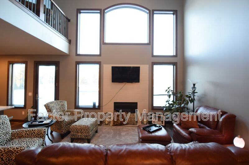 814 Pinnacle Path - Photo 3 of 18
