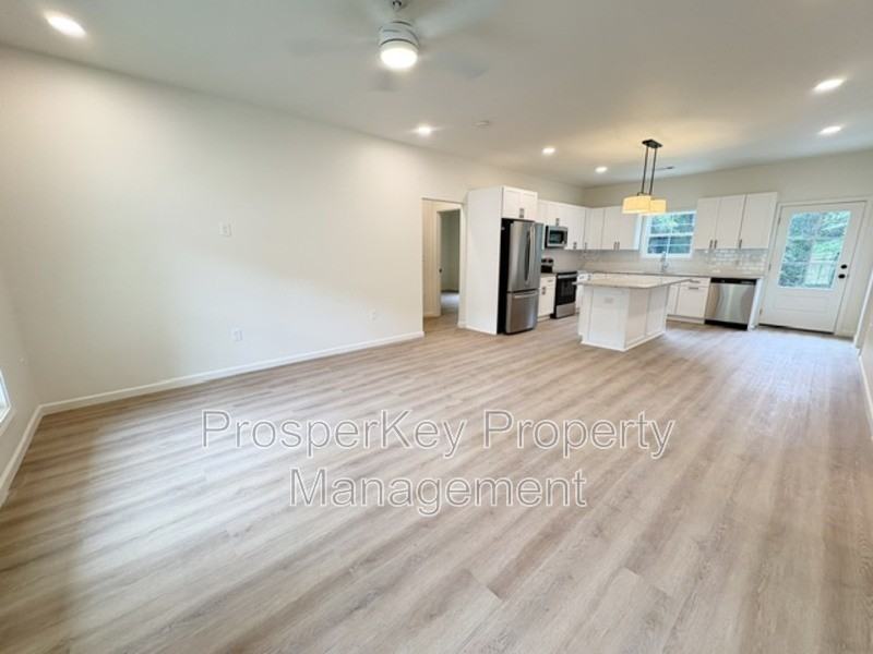 6901 Hunter Rd - Photo 3 of 17
