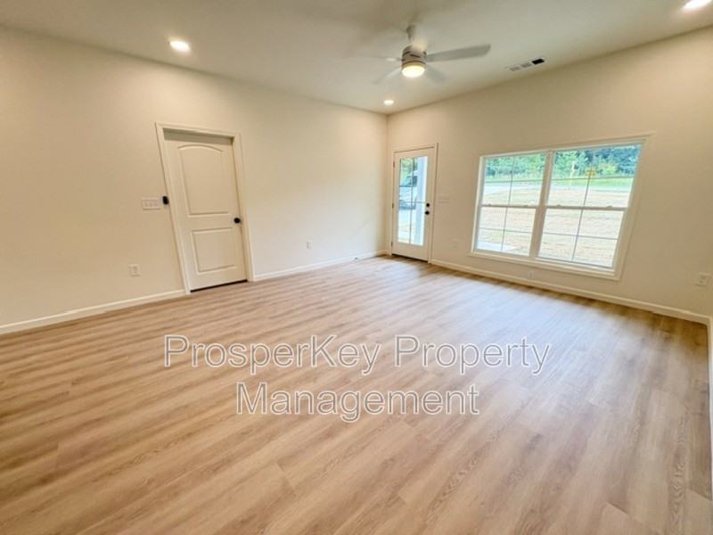 6901 Hunter Rd - Photo 4 of 17