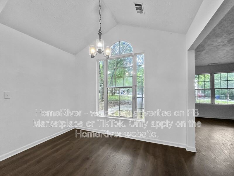 633 Sandys Ln Se - Photo 3 of 16