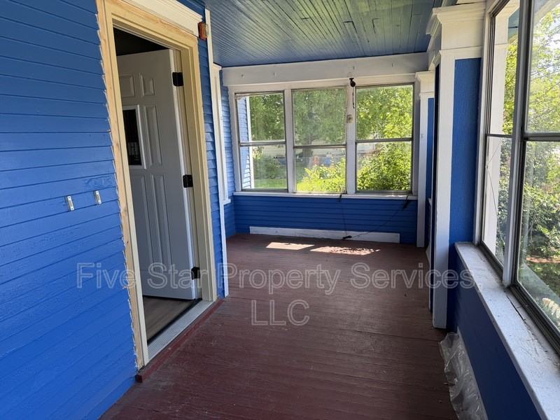 229 W Allen St - Photo 4 of 11