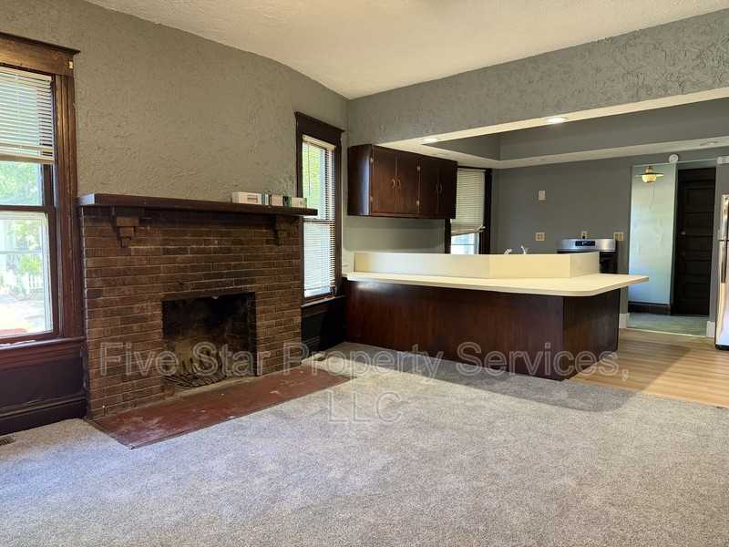 229 W Allen St - Photo 5 of 11