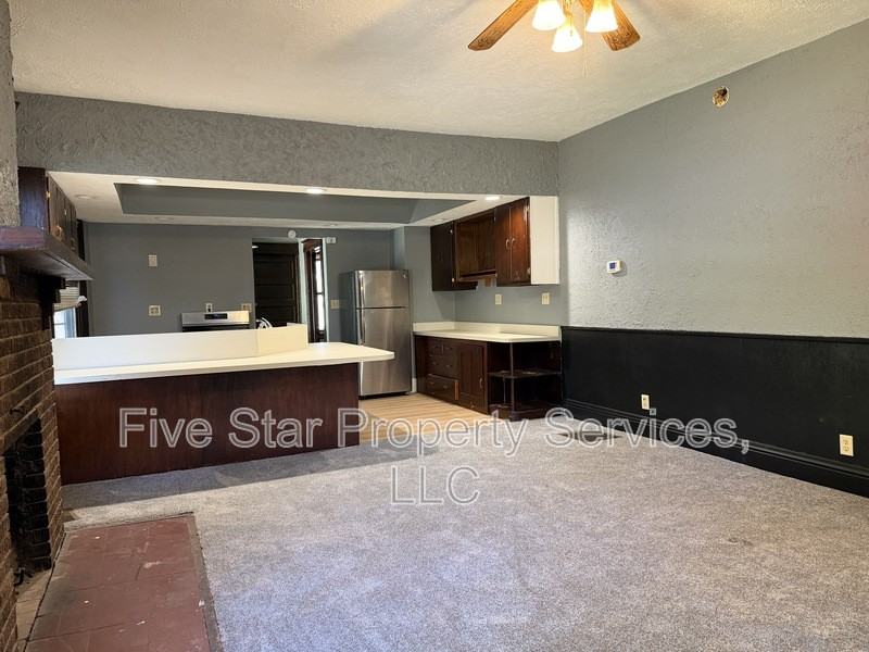 229 W Allen St - Photo 6 of 11