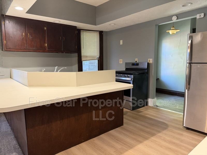 229 W Allen St - Photo 7 of 11