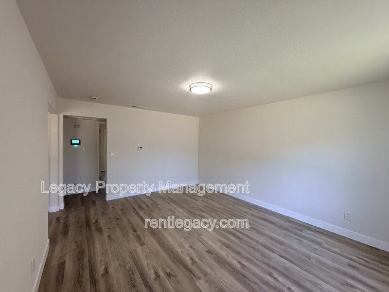 3805 32nd Ave - Photo 7 of 18