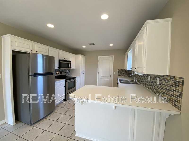 1601 S 24th Pl - Photo 4 of 24