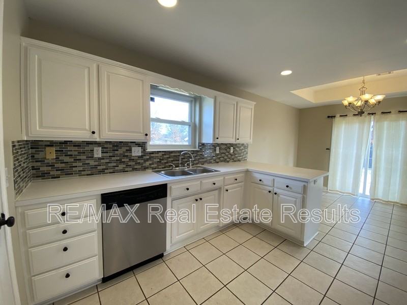 1601 S 24th Pl - Photo 5 of 24