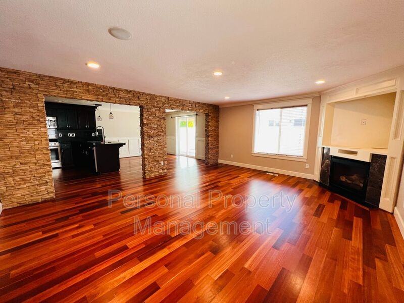 12607 Ne 27th Way - Photo 7 of 19