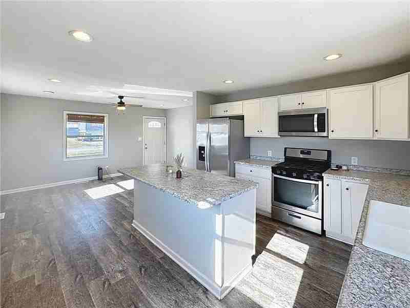 2031 N Fairmount St - Photo 6 of 14