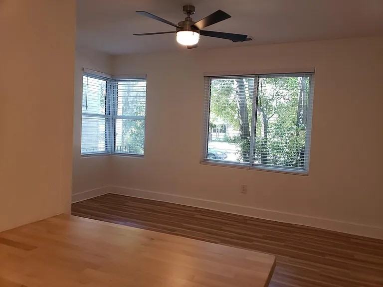 732 E Henry St - Photo 3 of 12