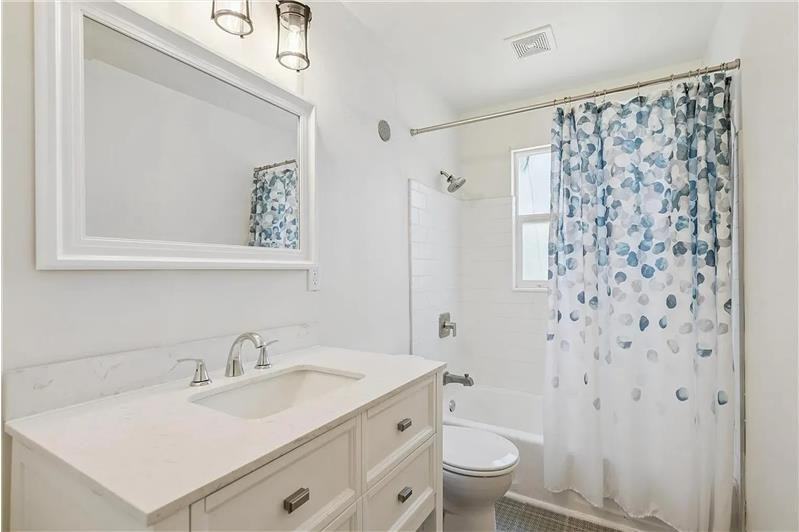 775 Joliet St - Photo 3 of 14