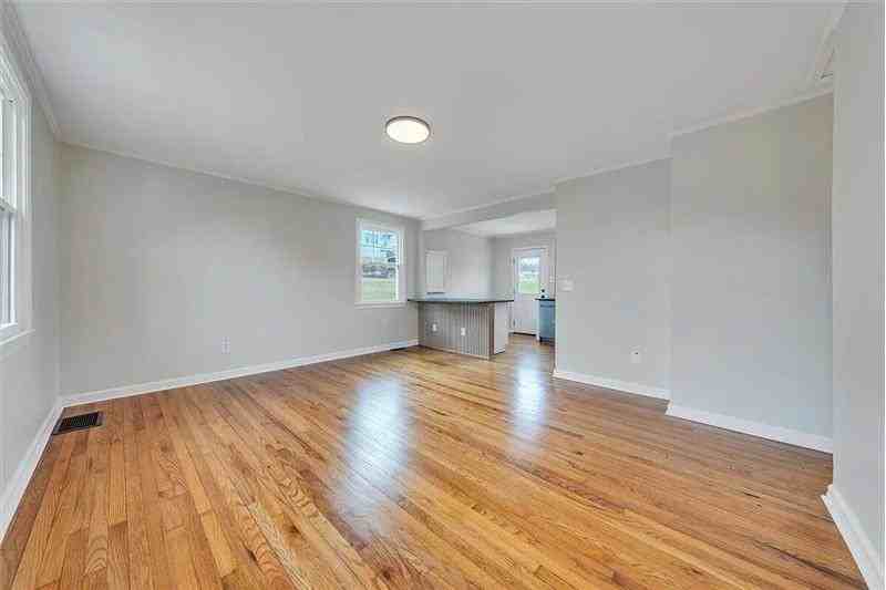 1004 26th St Sw - Photo 2 of 16