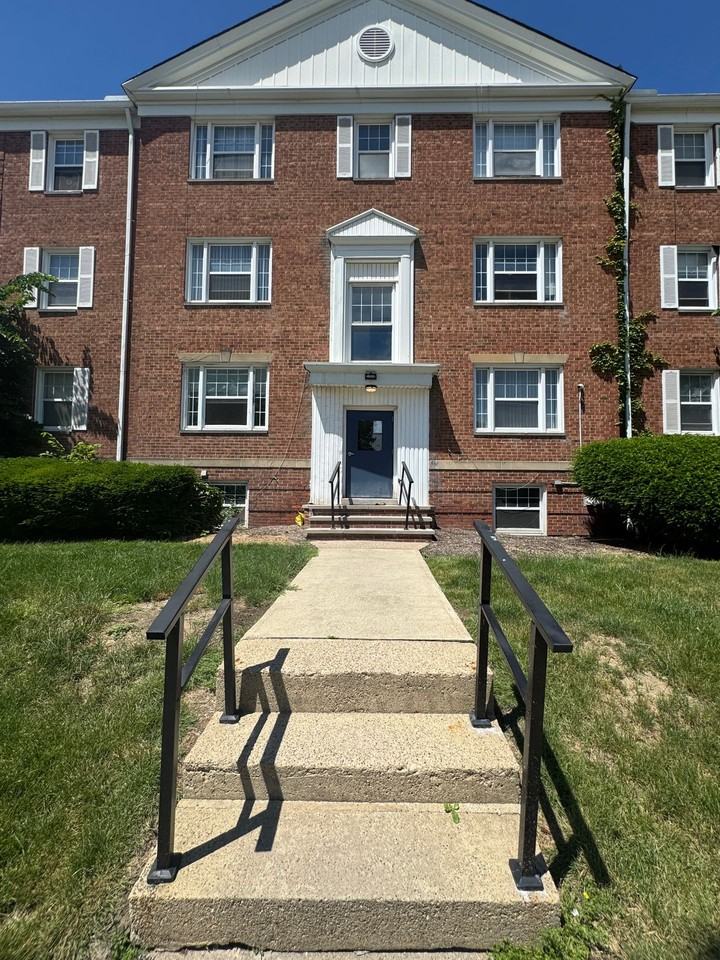 Van Avalon Apartments - Photo 2 of 7