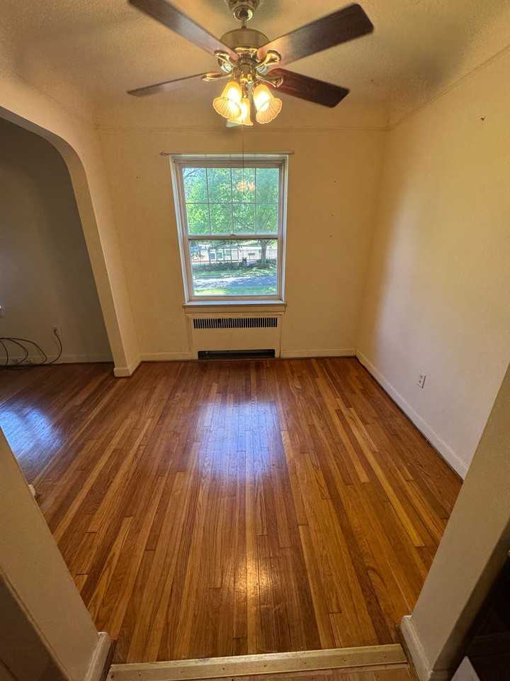 Van Avalon Apartments - Photo 5 of 7