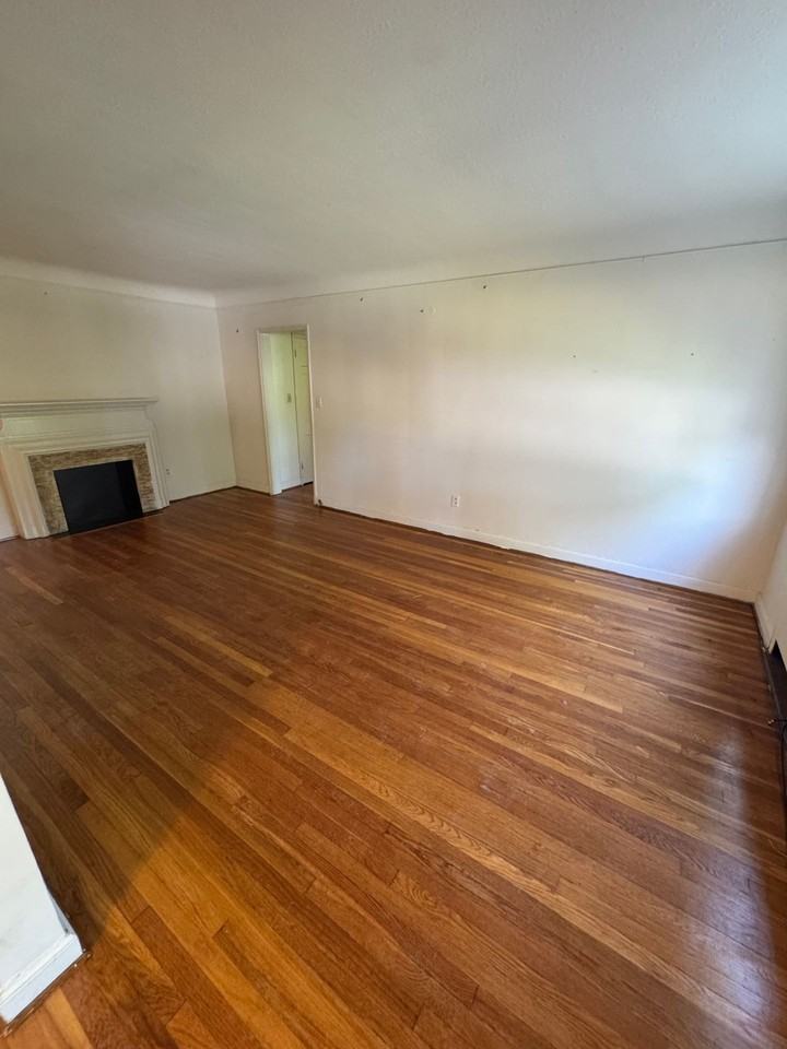 Van Avalon Apartments - Photo 6 of 7