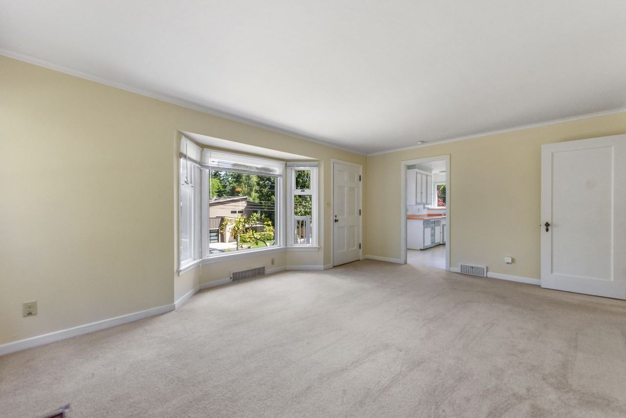2717 Ne 90th St - Photo 3 of 19