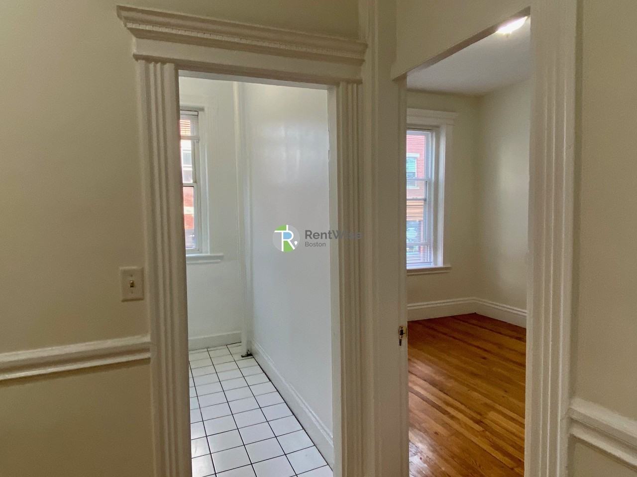 1305 Commonwealth Ave #6 - Photo 4 of 32