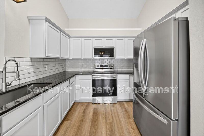 1153 Hawick Dr - Photo 3 of 49