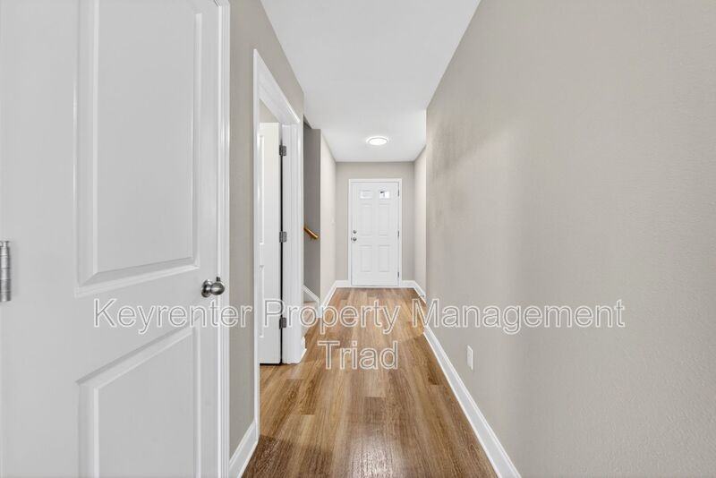 1153 Hawick Dr - Photo 7 of 49