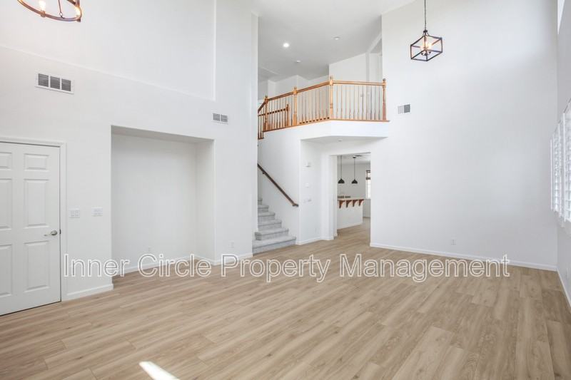 5560 Mcfarlan Ranch Dr - Photo 3 of 33