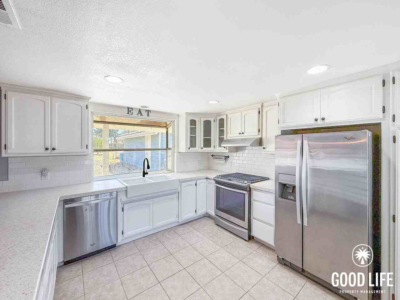 16327 Bassett Ct - Photo 3 of 19