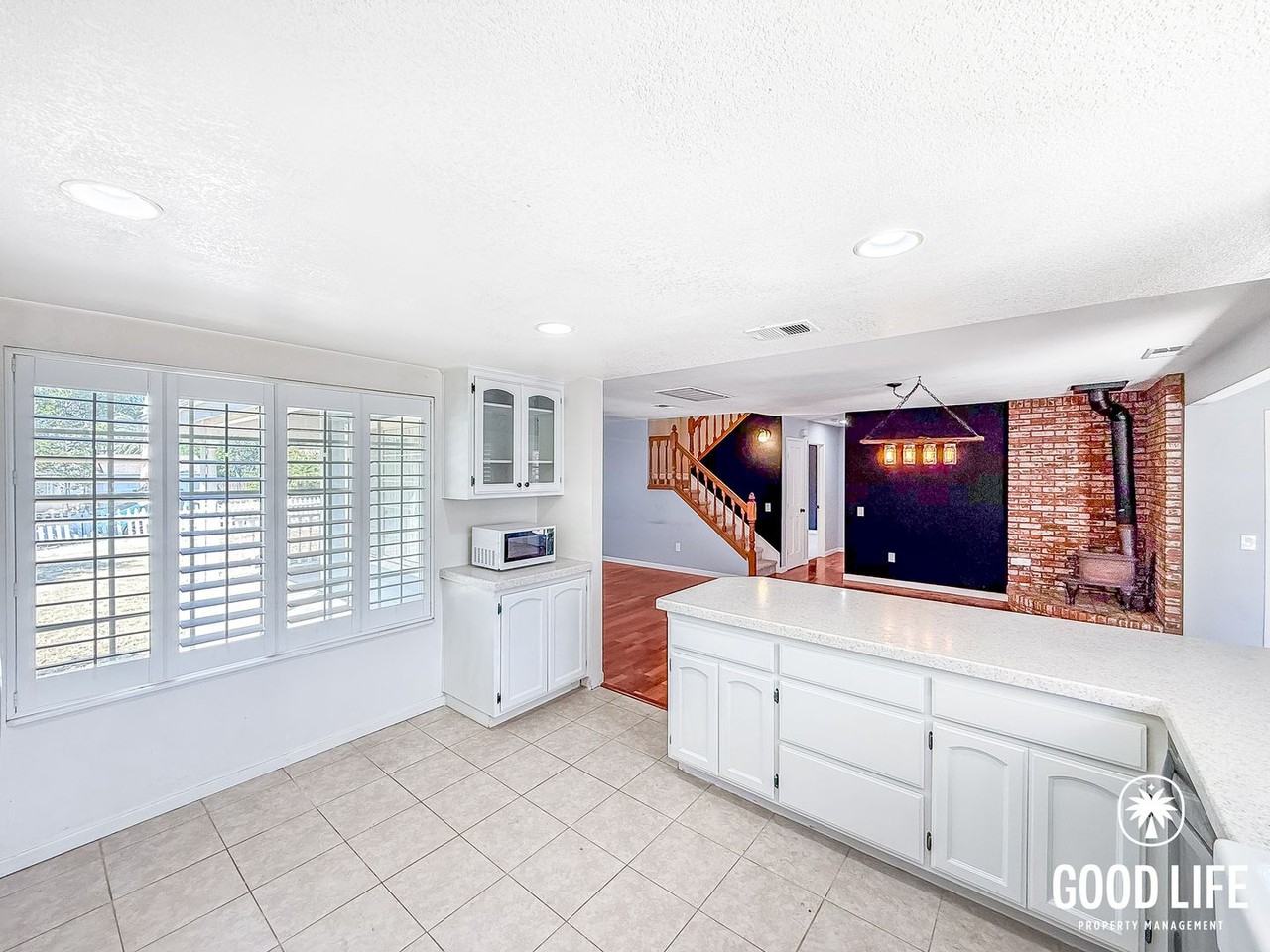 16327 Bassett Ct - Photo 4 of 19
