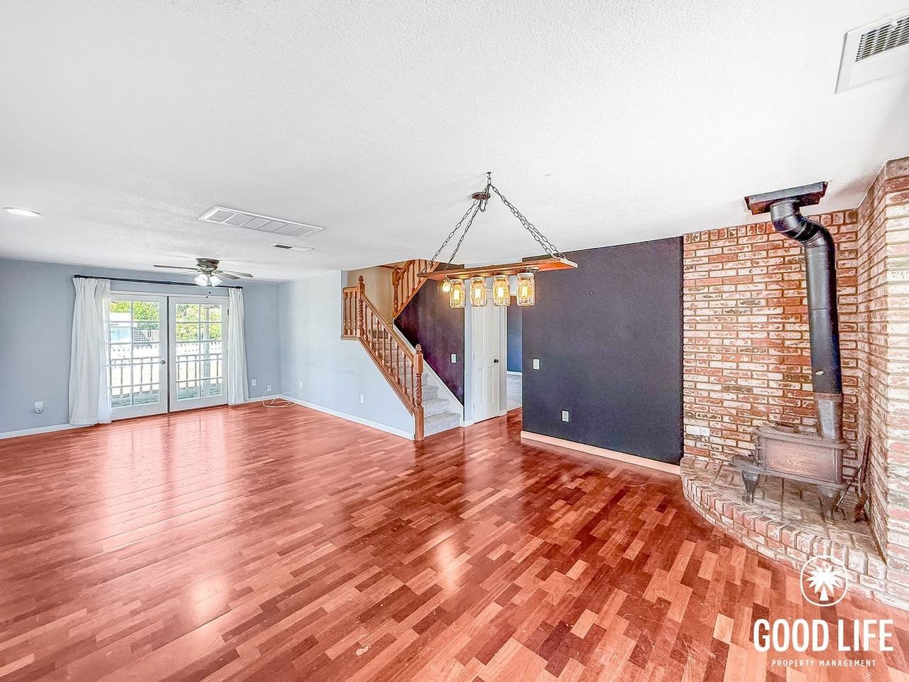 16327 Bassett Ct - Photo 6 of 19