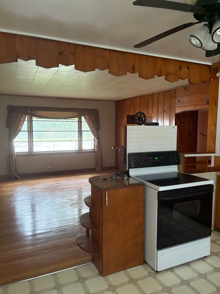 635 W Fremont St - Photo 4 of 18