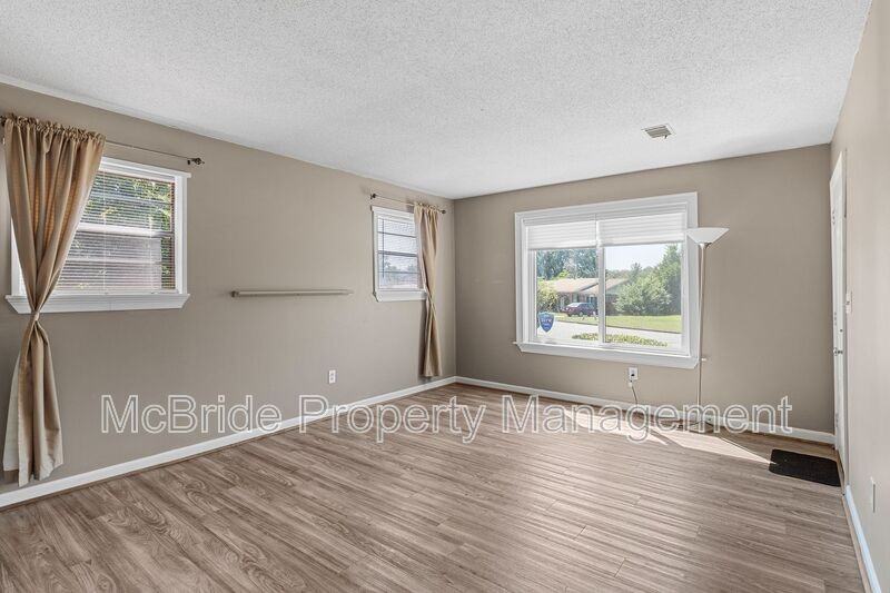 3615 Goldfinch Dr - Photo 4 of 31