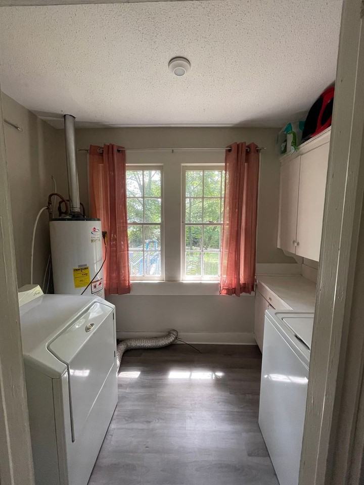 323 Mackechney St - Photo 5 of 15
