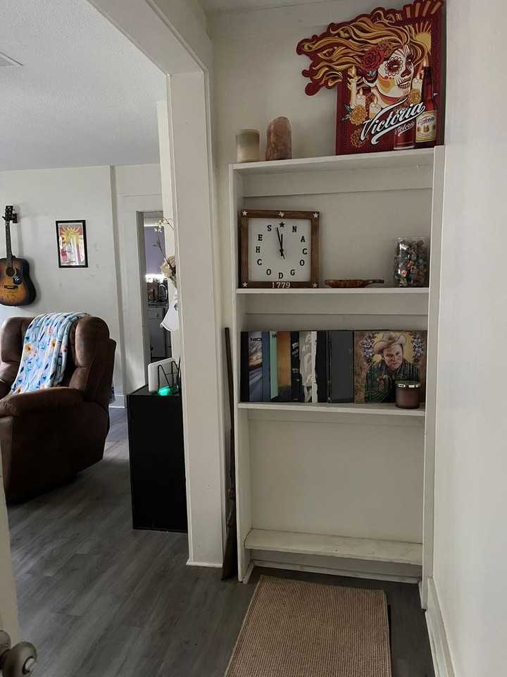 323 Mackechney St - Photo 6 of 15