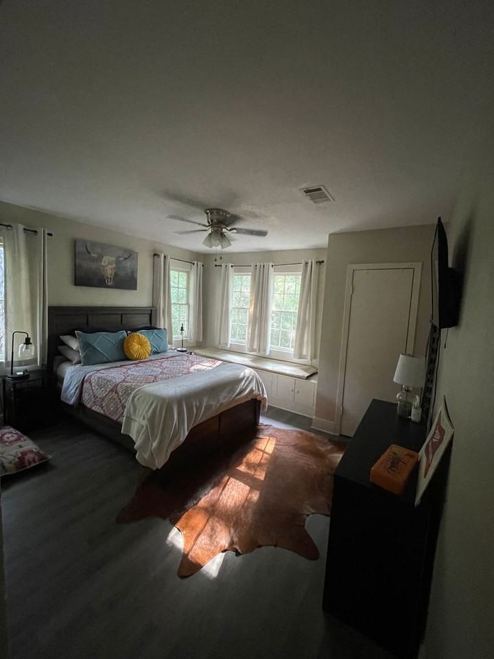 323 Mackechney St - Photo 7 of 15