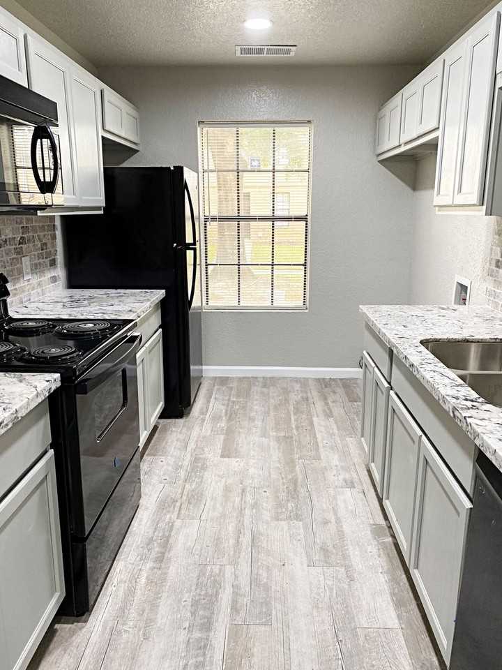 7882 Gladys Ave - Photo 3 of 9