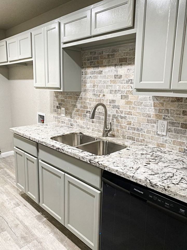 7882 Gladys Ave - Photo 4 of 9