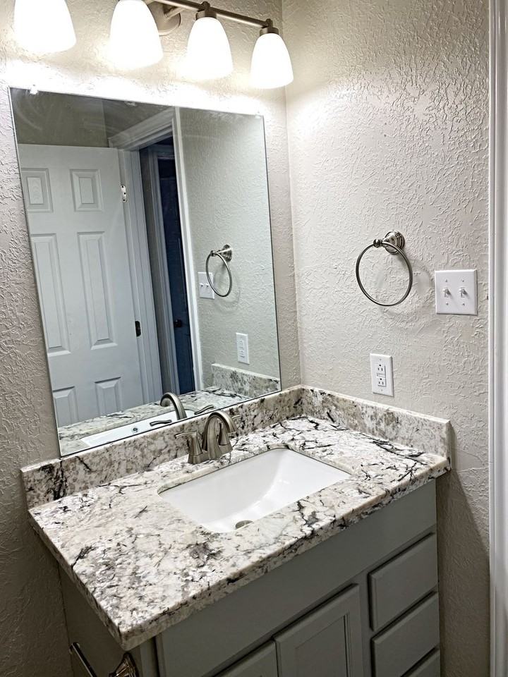 7882 Gladys Ave - Photo 7 of 9