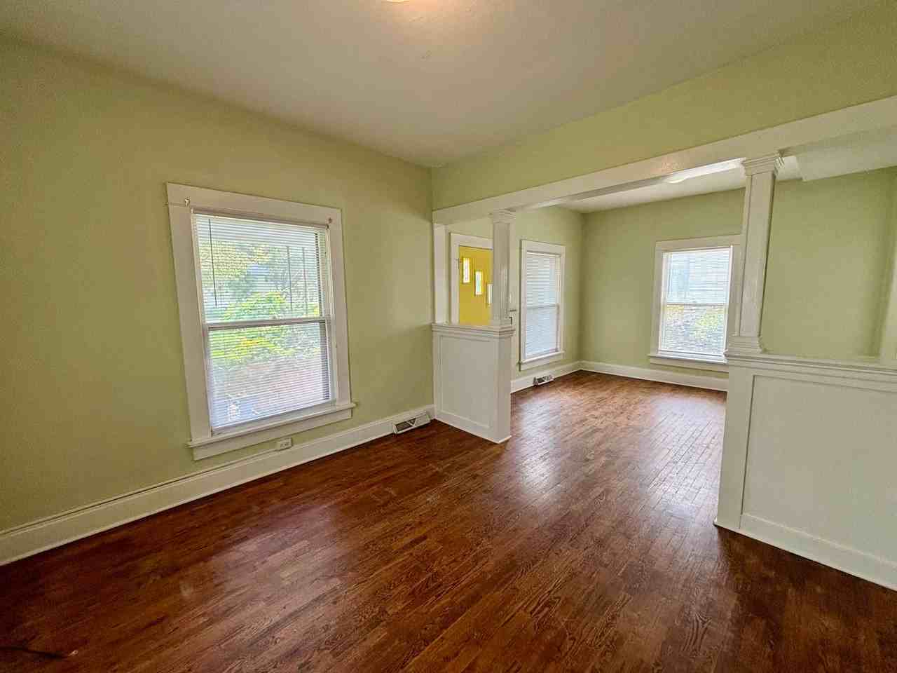 216 S Manhattan Ave - Photo 3 of 19
