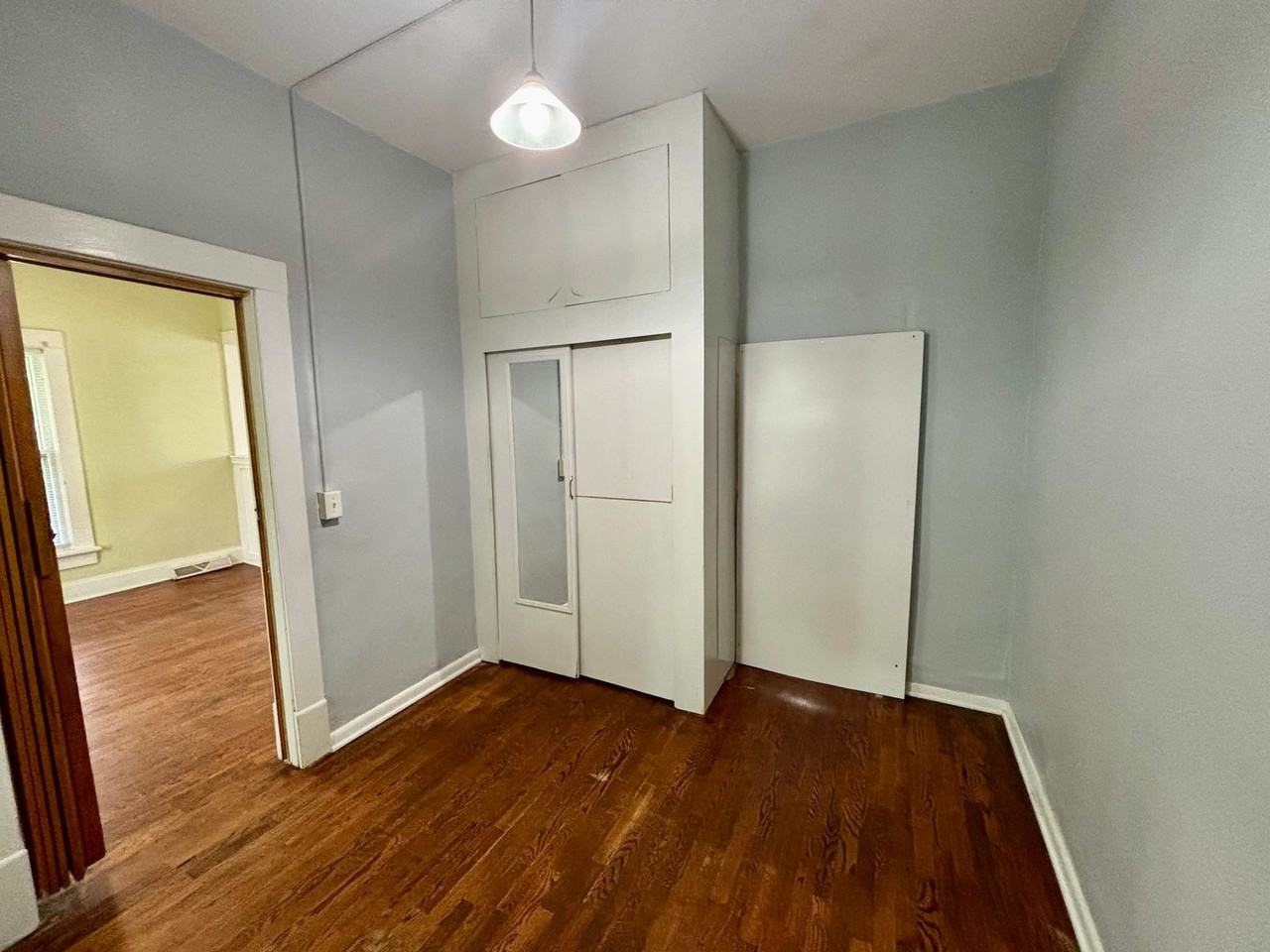 216 S Manhattan Ave - Photo 5 of 19