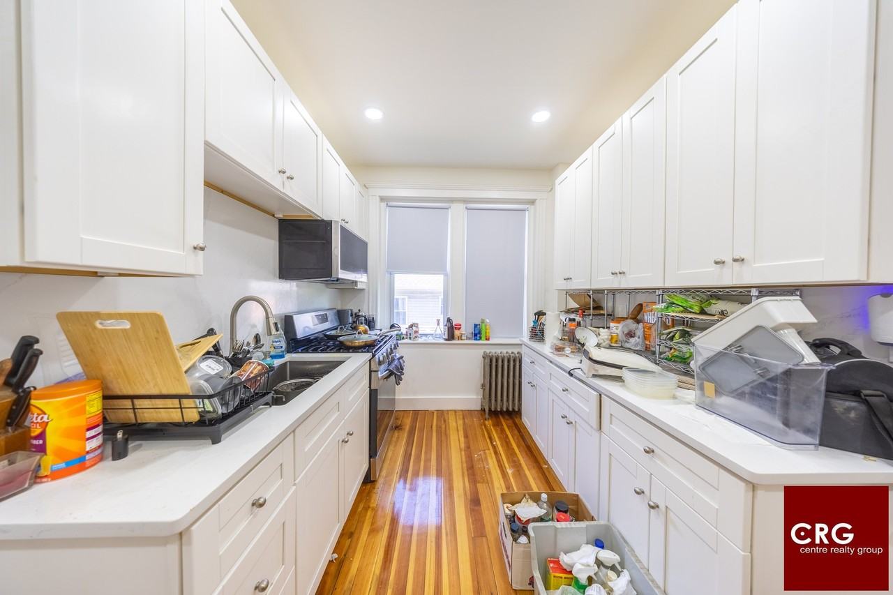 238 S Huntington Ave #10 - Photo 2 of 14