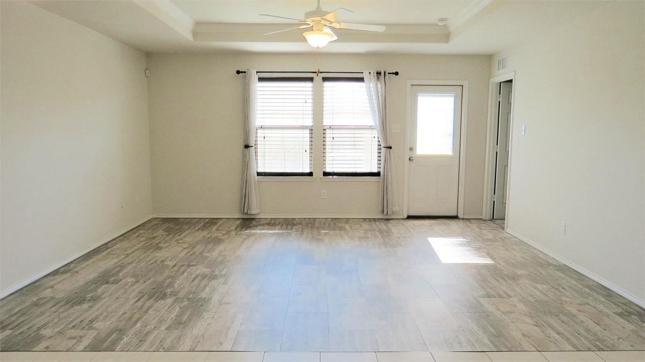 433 Magma Dr - Photo 3 of 17