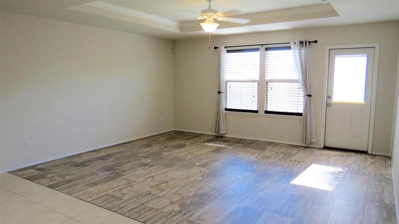 433 Magma Dr - Photo 4 of 17