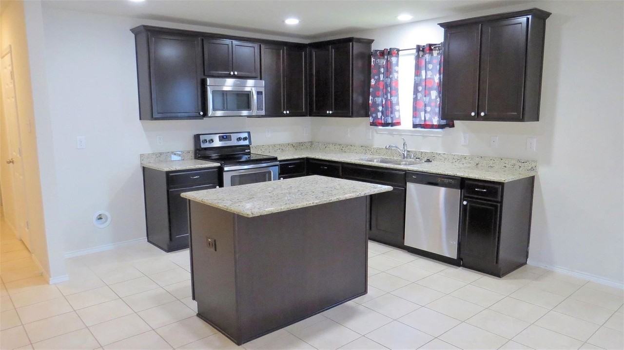 433 Magma Dr - Photo 5 of 17